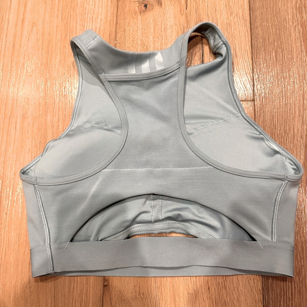 Adidas sports bras, size s, worn only 1 time